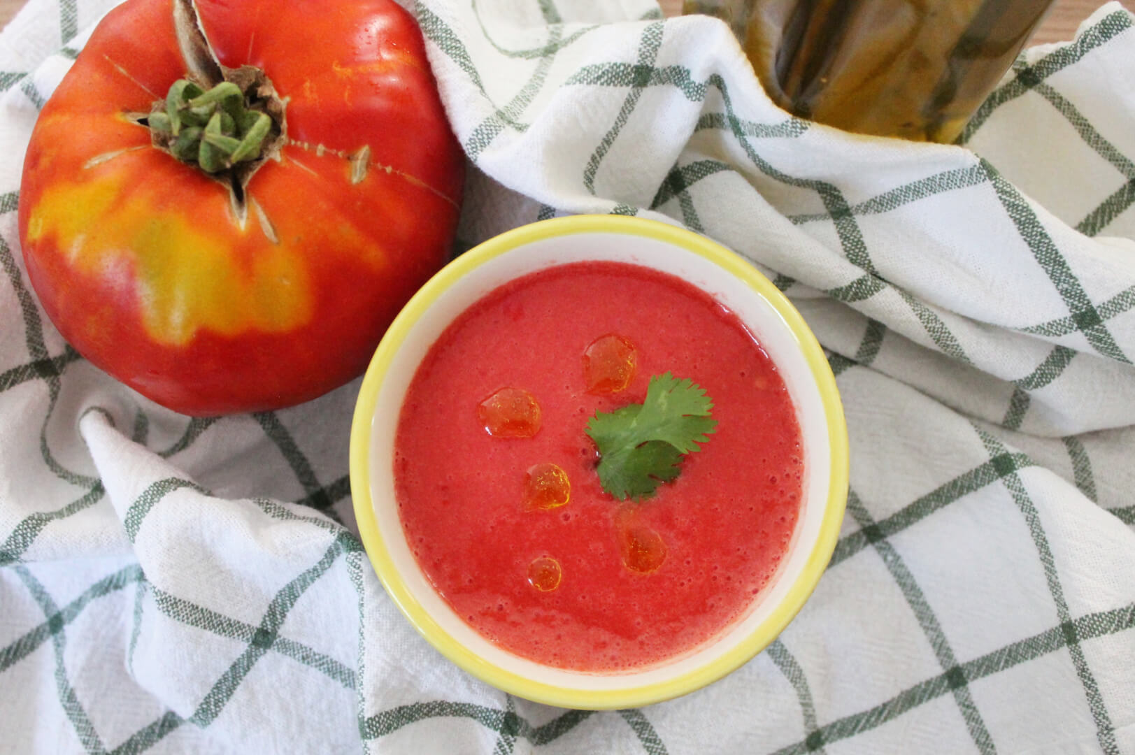 Soupe froide de l'été aux tomates fraiches - Creatyve